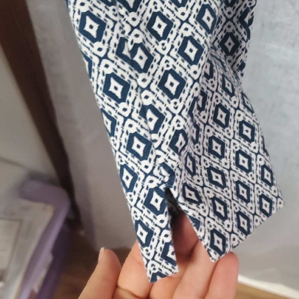 H&M Blue and White Patterned Cropped Pants - Picture 4 of 9